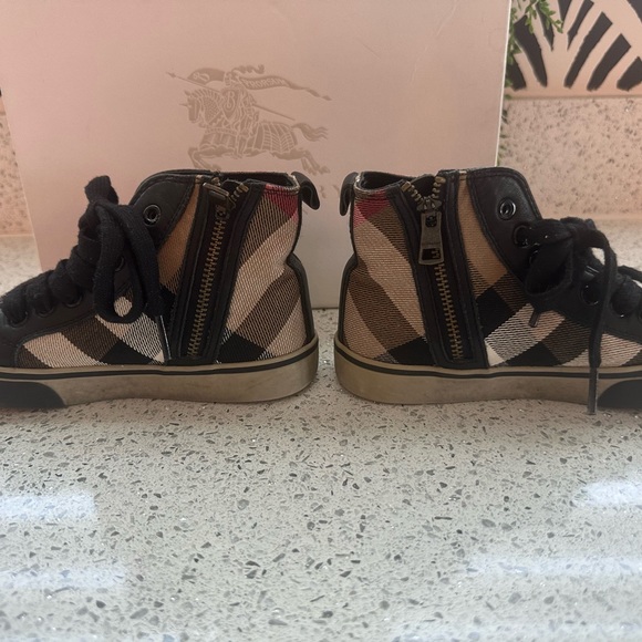 Boys Burberry Sneakers, Pre-loved with Original Box & Dustbag - Picture 7 of 7